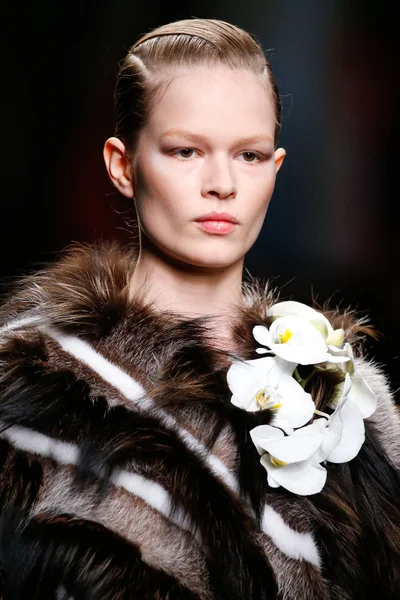 Look 75